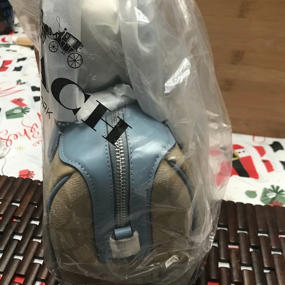 Coach purse - Picture 4 of 7